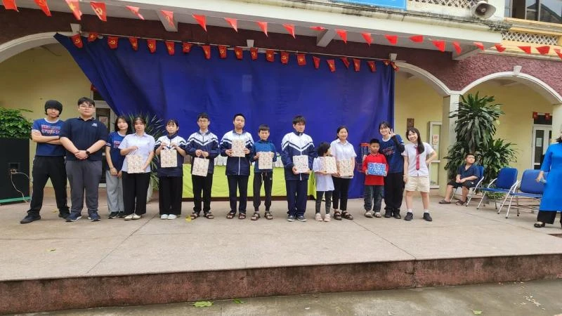 CareConnect volunteers visiting Bình Minh Special School
